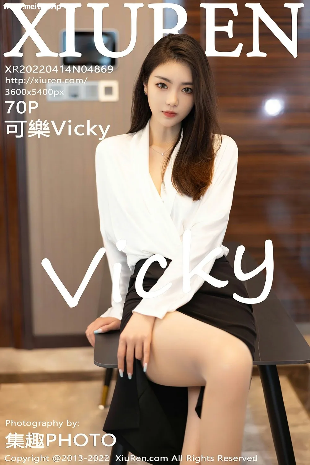 [XiuRen秀人网] 2022.04.14 No.4869 可樂Vicky 苗条身段 性感写真 [70+1P]-美腿之家
