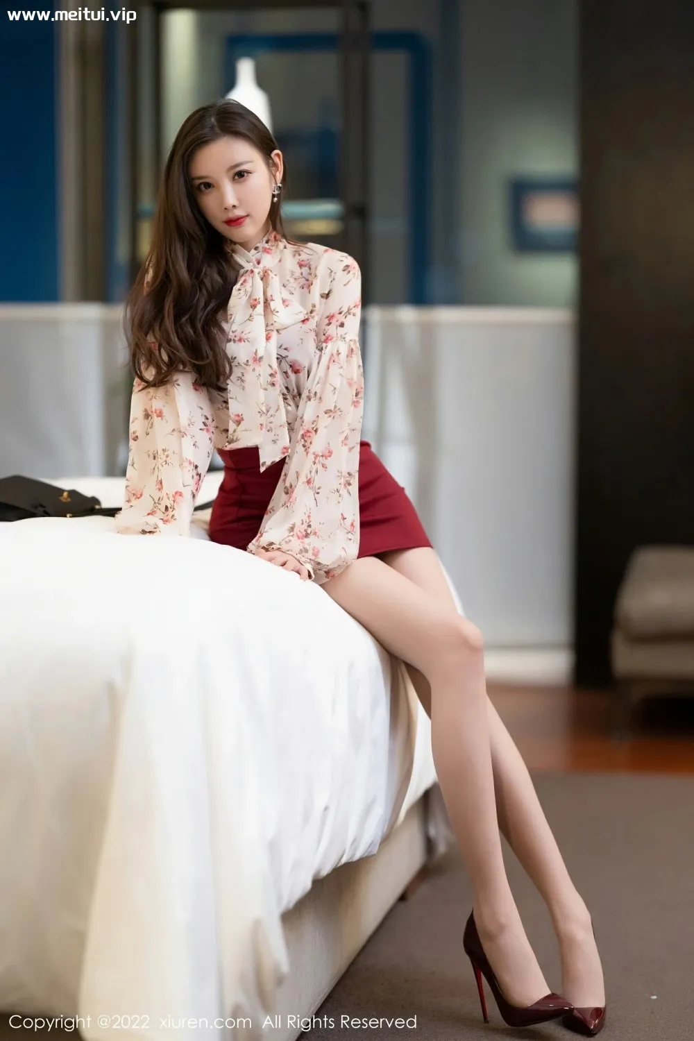[XiuRen秀人网] 2022.04.19 No.4892 杨晨晨Yome 红色内衣诱人丝袜 私房写真 [76+1P]-美腿之家