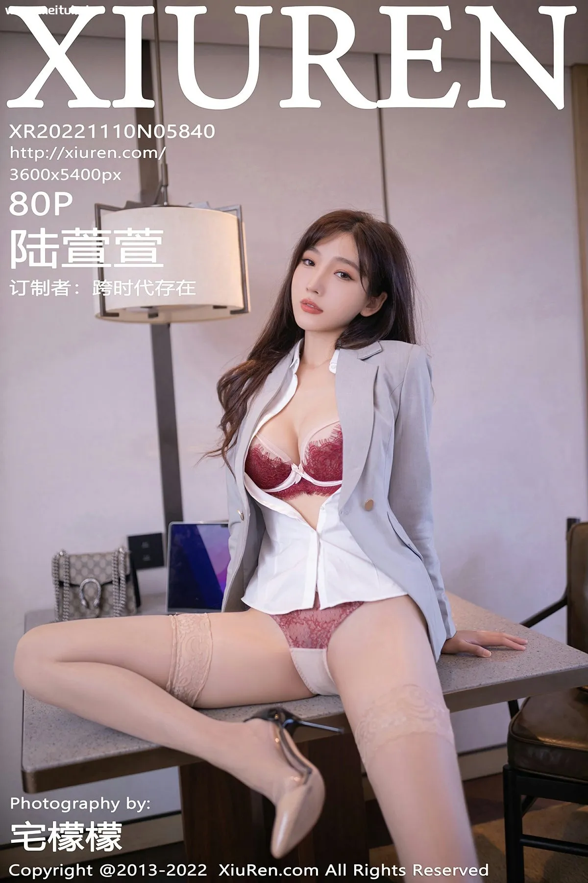 [XiuRen秀人网] 2022.11.10 No.5840 陆萱萱 性感红色蕾丝内衣 北京旅拍写真 [80+1P]-美腿之家