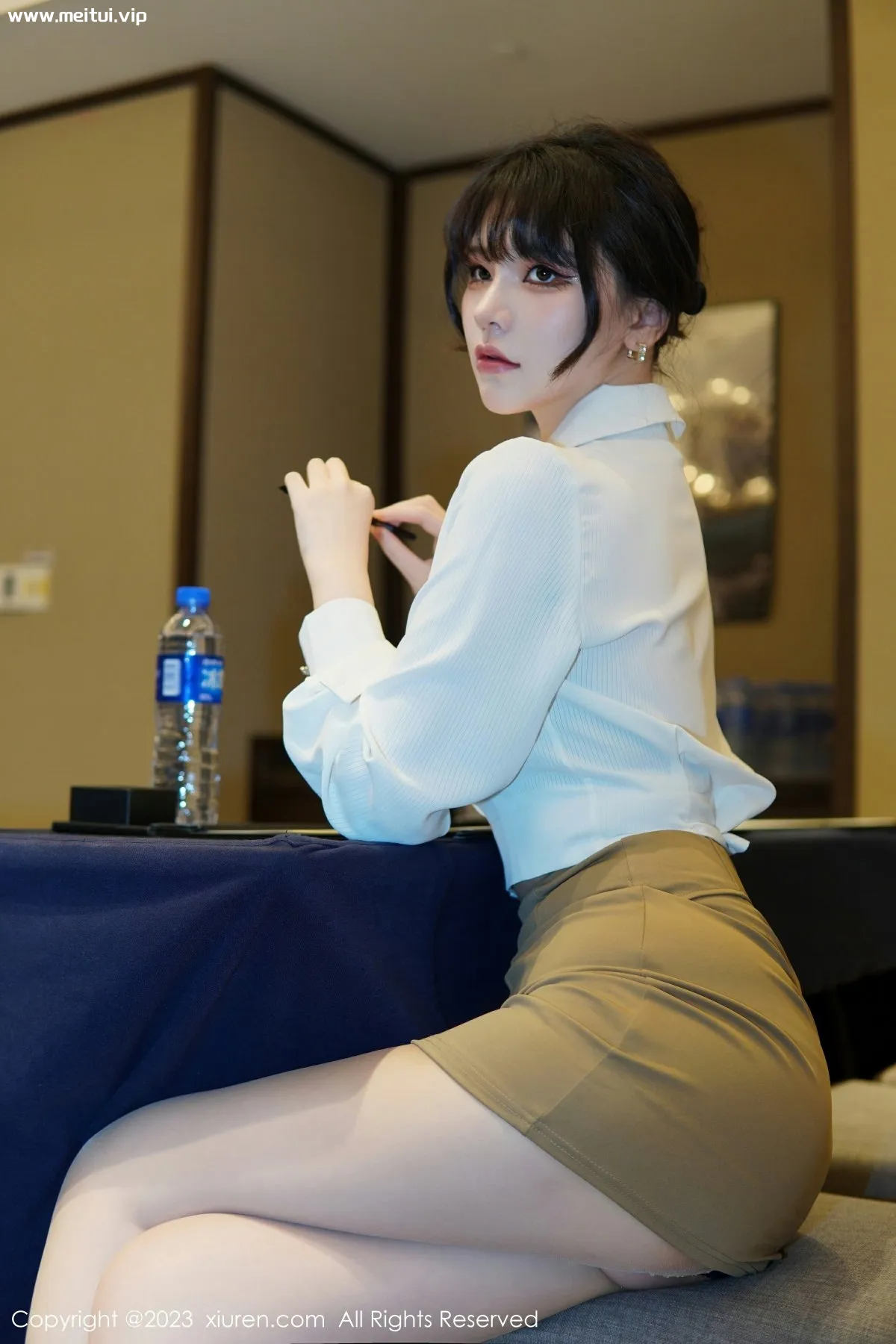 [XiuRen秀人网] 2023.01.10 No.6111 桃桃子_ 黑色蕾丝内衣 肉色丝袜 性感写真 [86+1P]-美腿之家