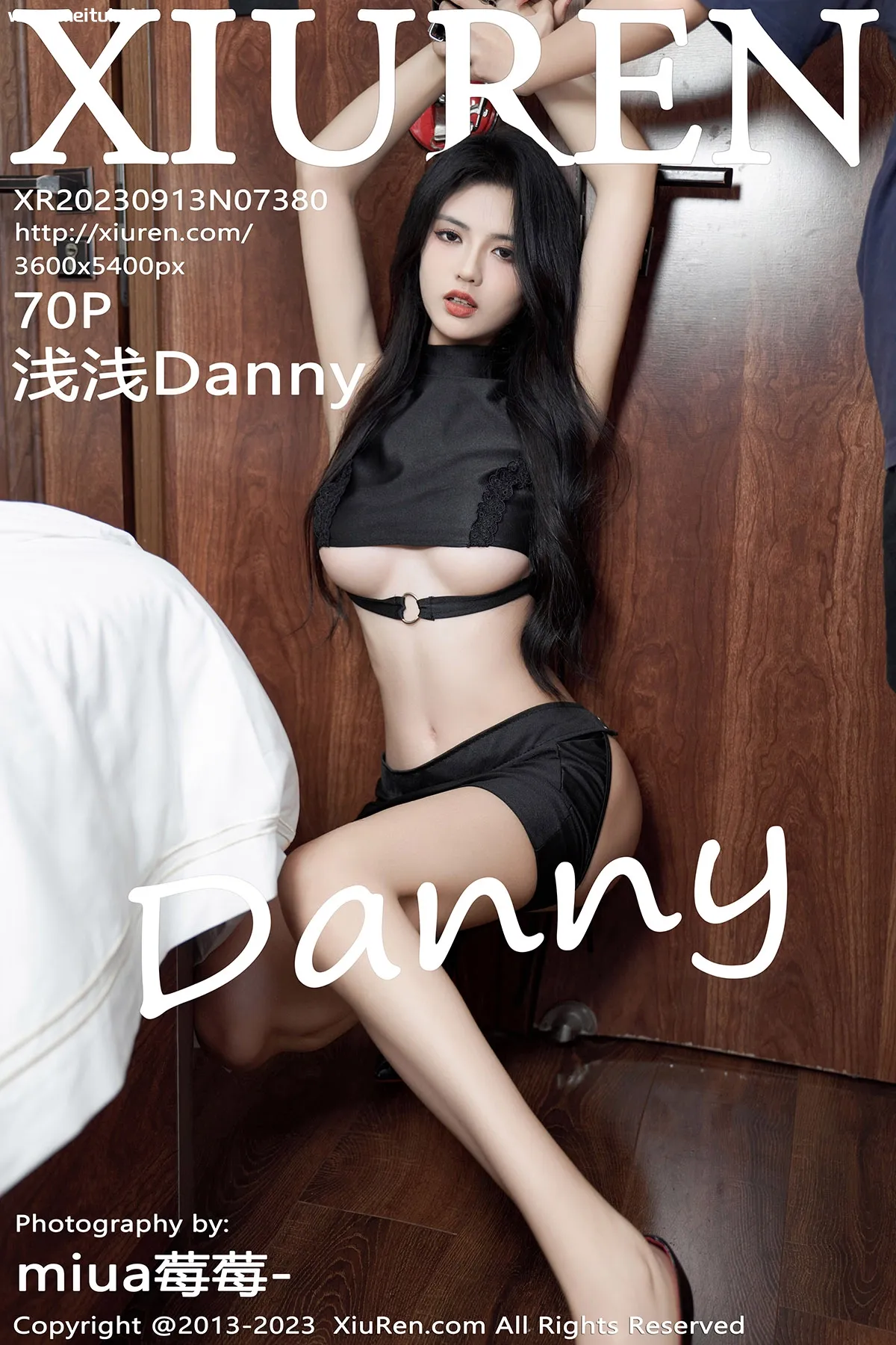[XiuRen秀人网] 2023.09.13 No.7380 浅浅Danny 黑色短裙 魅惑黑丝 性感写真 [70+1P]-美腿之家