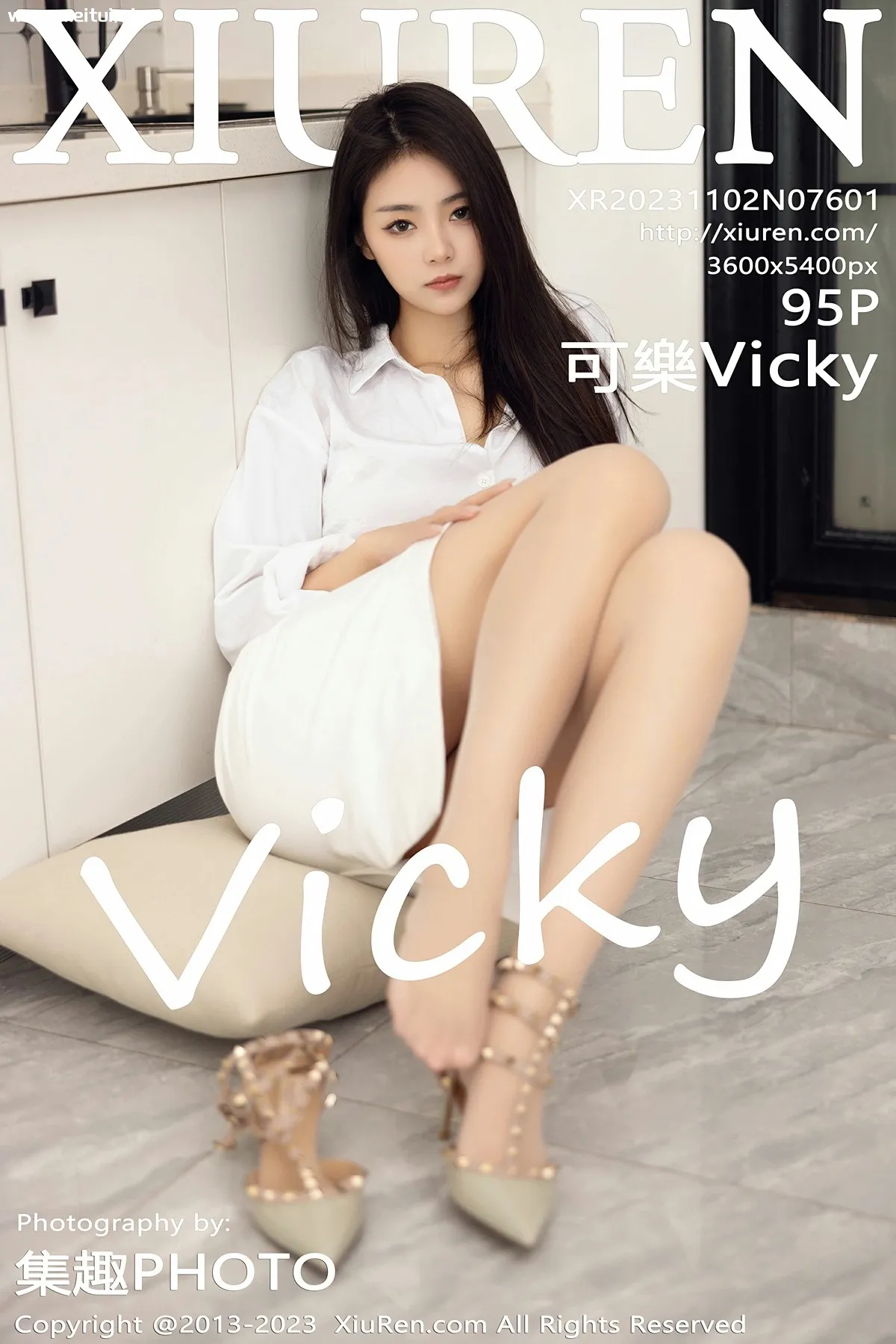 [XiuRen秀人网] 2023.11.02 No.7601 可樂Vicky 诱人原色丝袜 性感写真 [95+1P]-美腿之家