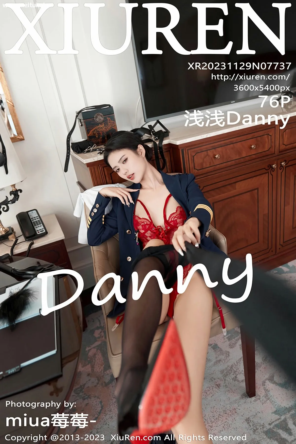 [XiuRen秀人网] 2023.11.29 No.7737 浅浅Danny 蓝色OL秘书角色装扮 性感写真 [76+1P]-美腿之家