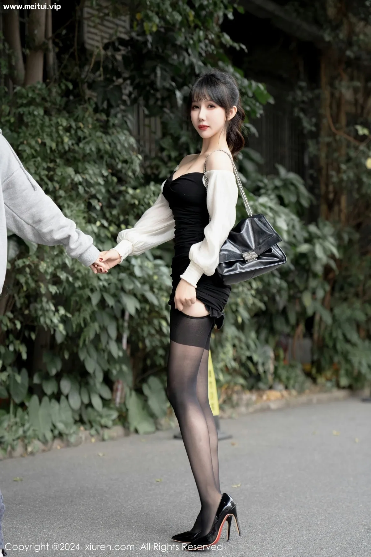 [XiuRen秀人网] 2024.01.09 No.7930 波巧酱 Al女友 性感写真 [86+1P]-美腿之家
