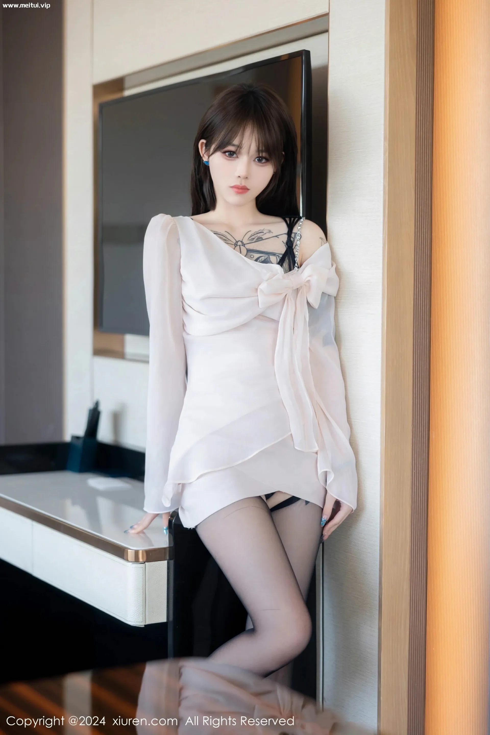 [XiuRen秀人网] 2024.05.24 No.8591 奶瓶. 黑色情趣服饰 极致美腿 性感写真 [85+1P]-美腿之家