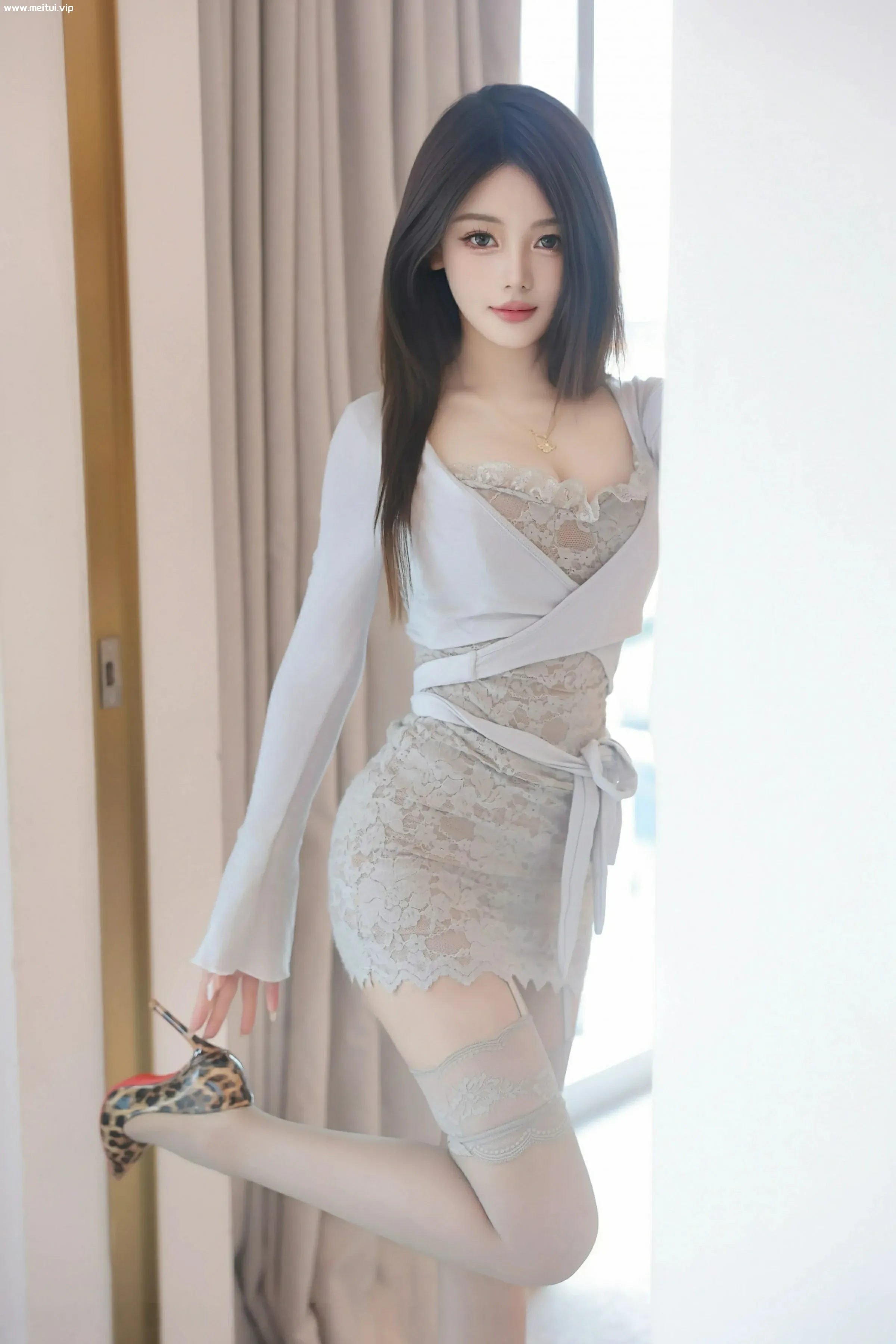 [XiuRen秀人网] 2025.03.28 No.10083 爱酱里 灰色连衣短裙 灰色丝袜 性感写真 [97+1P]-美腿之家