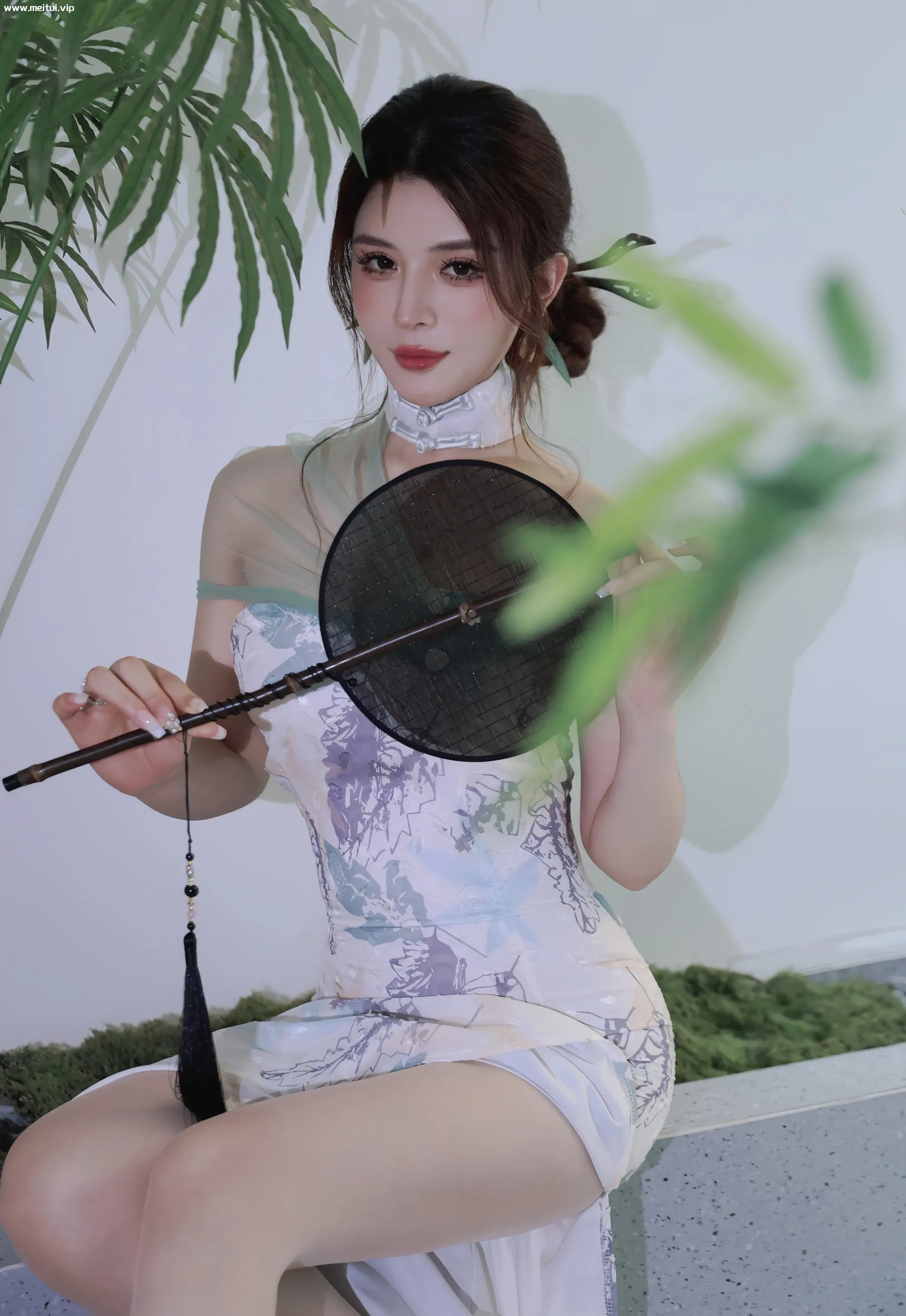 [XiuRen秀人网] 2025.08.27 No.10694 阿依莎 浅色古风服饰 性感写真 [82+1P]-美腿之家