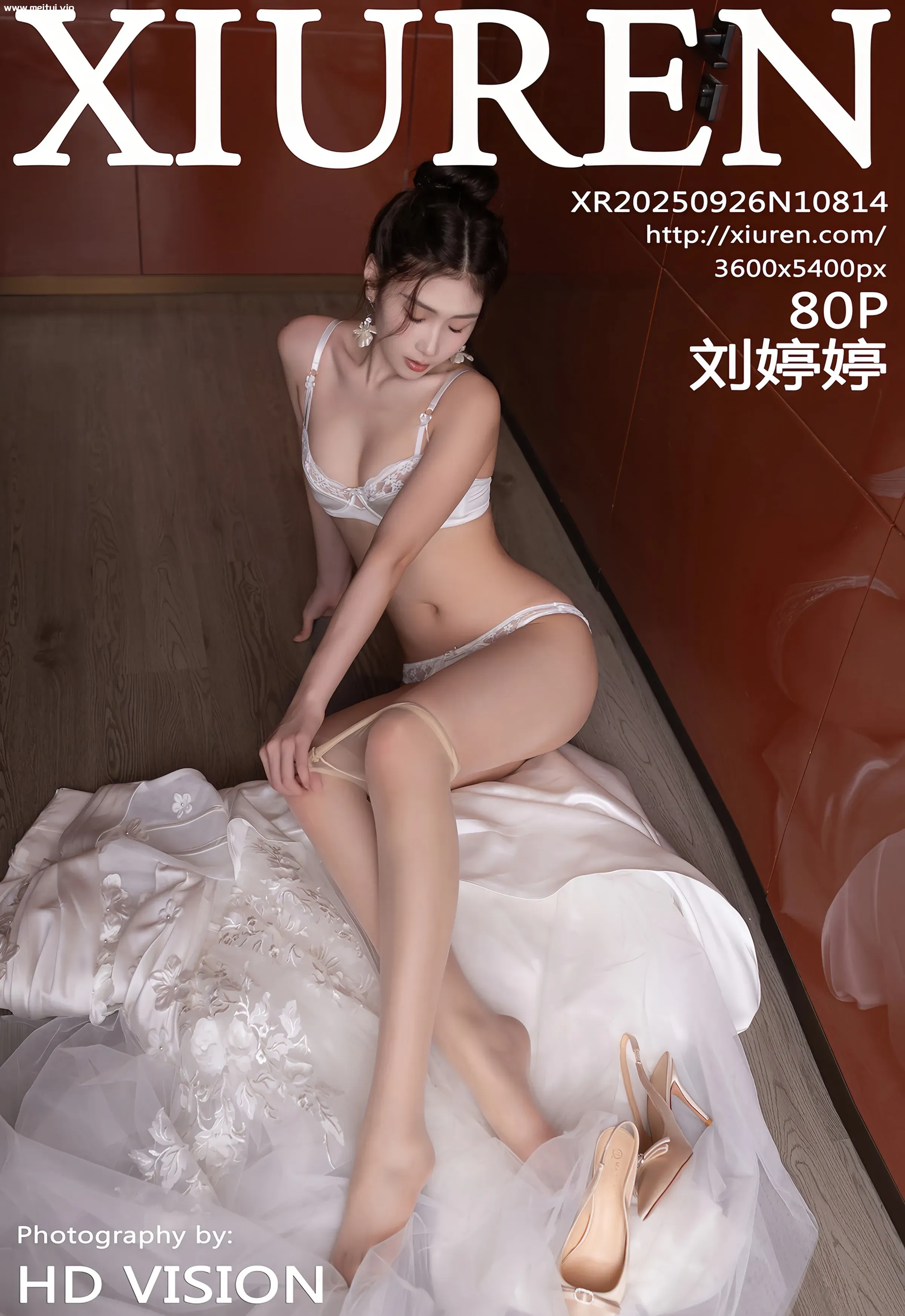 [XiuRen秀人网] 2025.09.26 No.10814 刘婷婷 白色婚纱 肉色丝袜 性感写真 [80+1P]-美腿之家