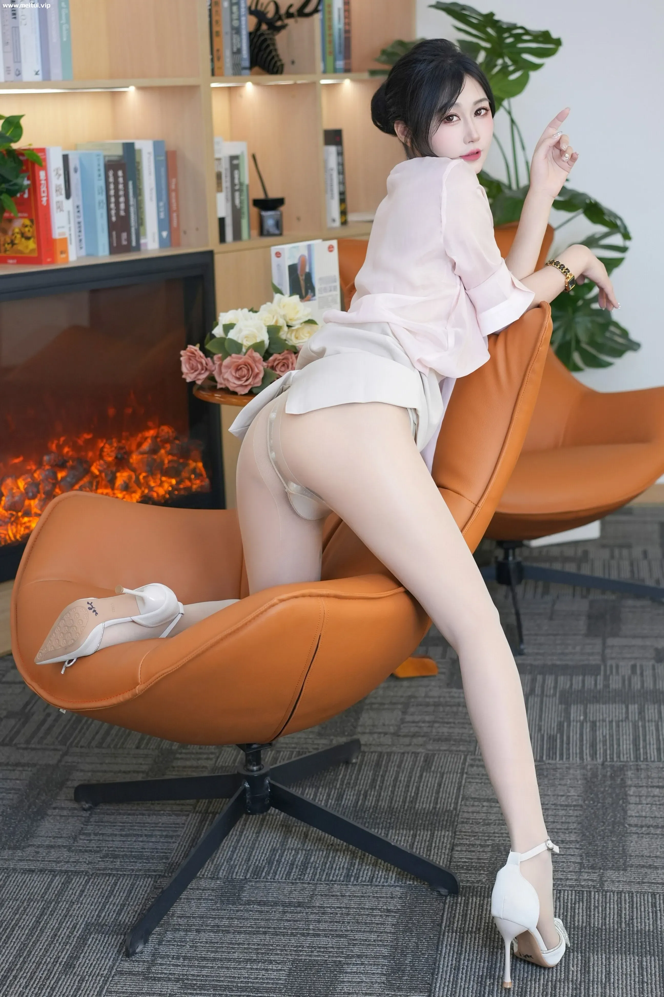 [秀人内购] laura阿姣 诱人私拍福利 老板专用-美腿之家